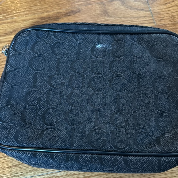 Gucci makeup bag. - Picture 3 of 3